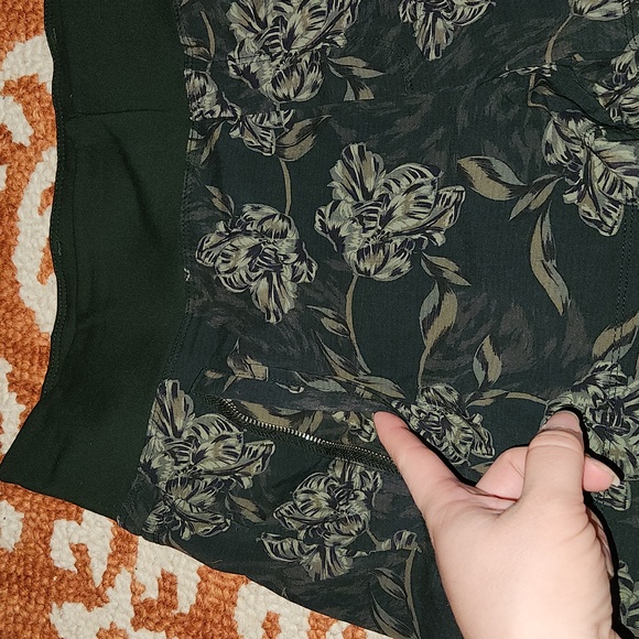 Athleta Trekkie North Printed short size 14 - Picture 7 of 10